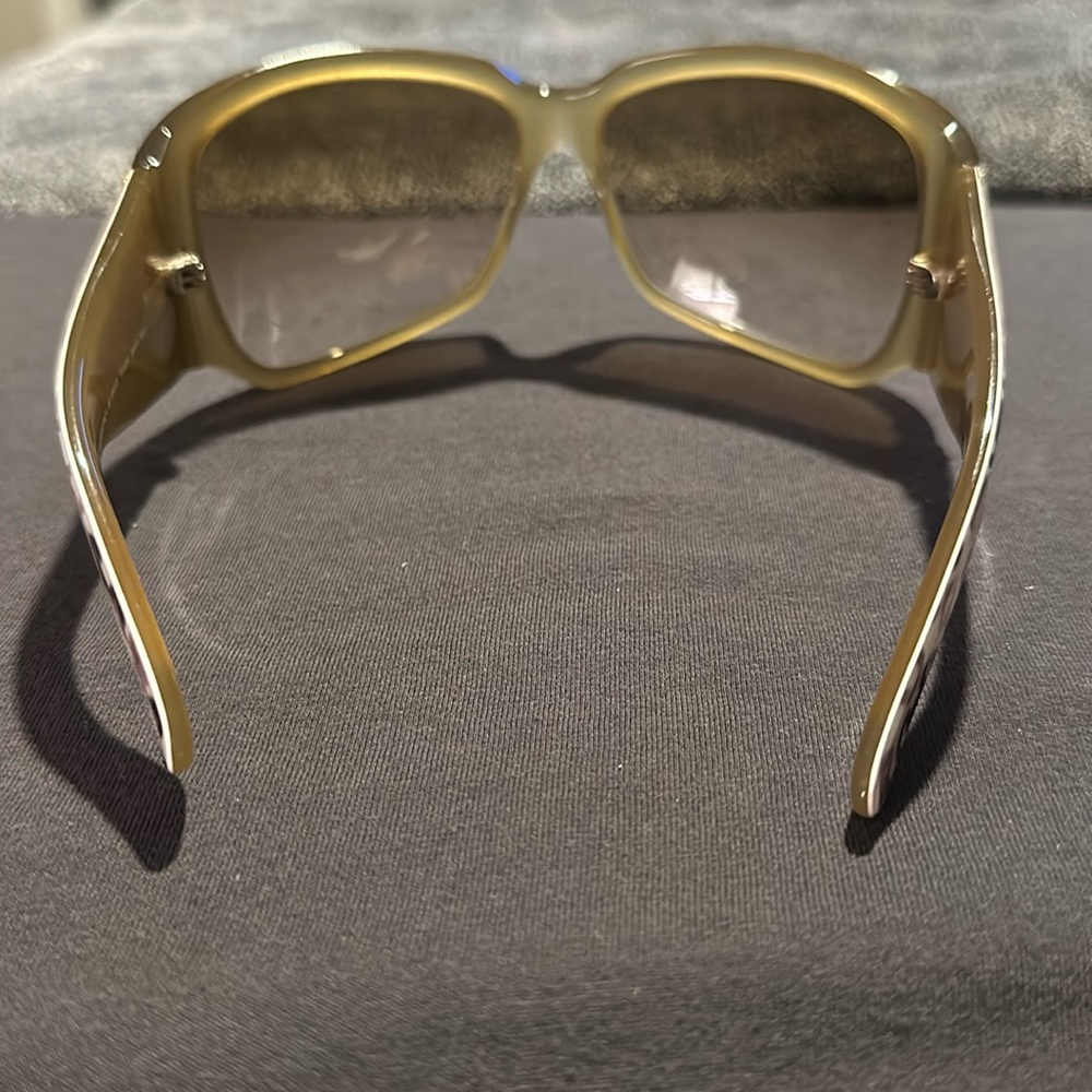 Authentic Gucci Neutrals, Pattern Print Shield Gr… - image 4